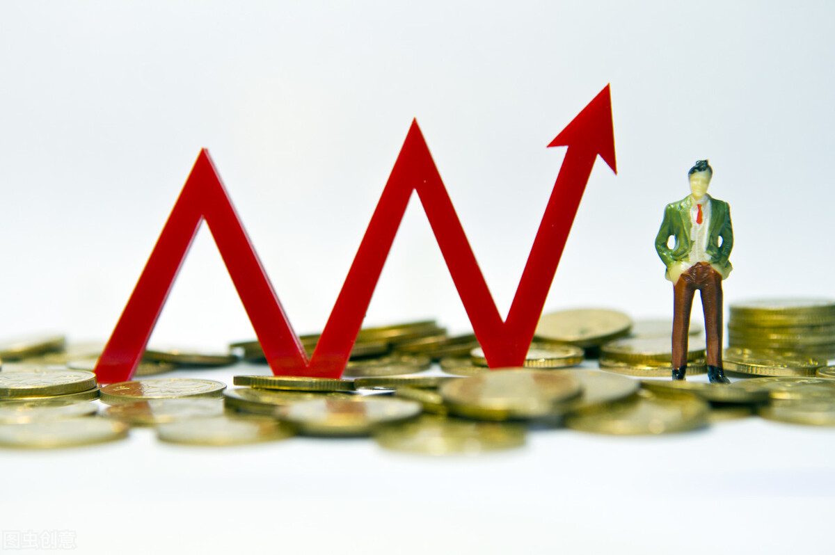 基金玩得好的一年能赚多少（玩基金多少人赚钱）