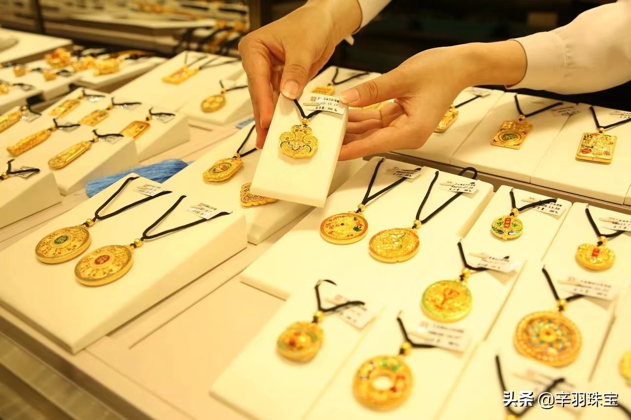 黄金暴跌（黄金暴跌受益）