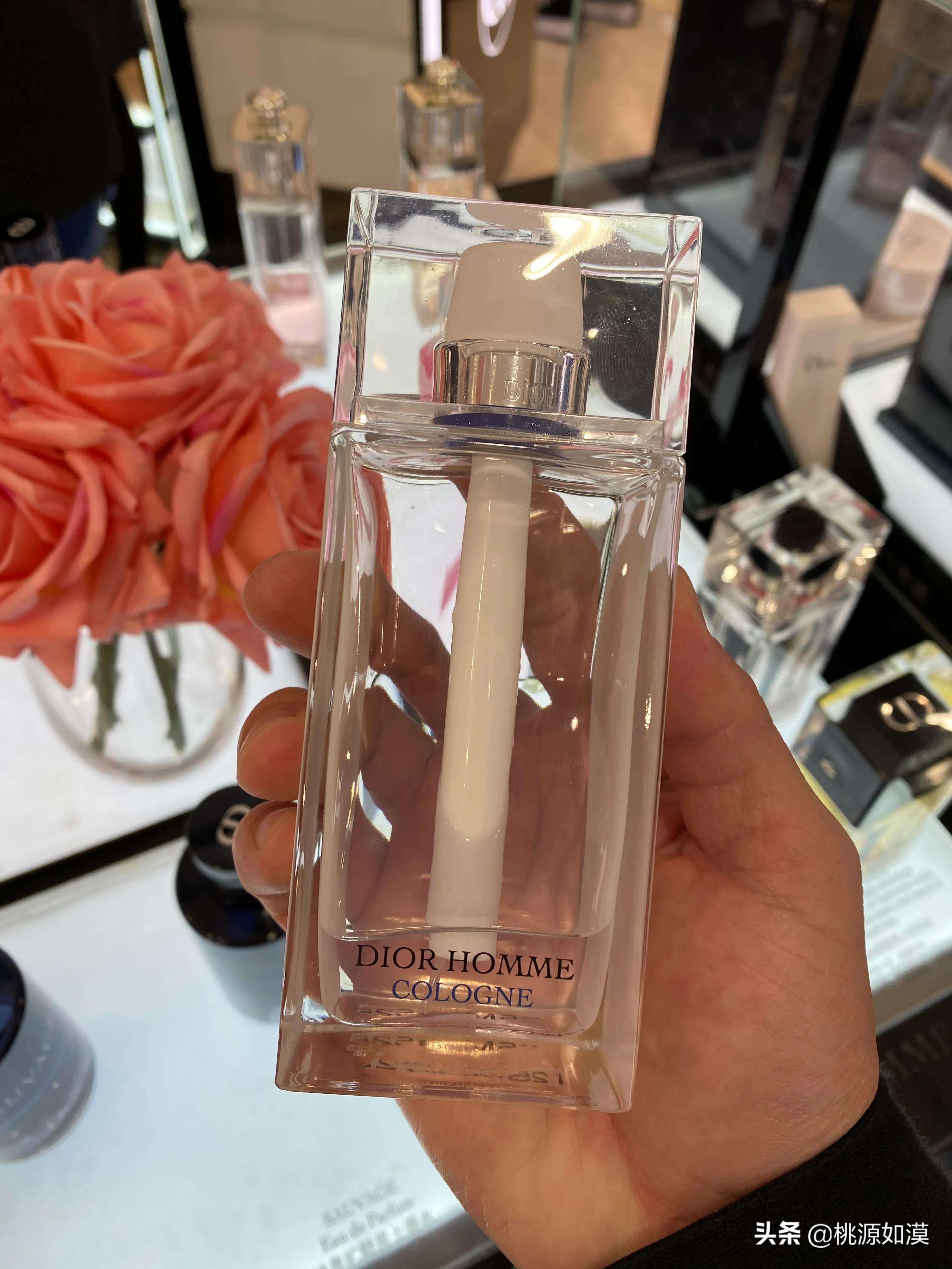 香奈儿蔚蓝香水介绍（香奈儿蔚蓝香水什么味道）