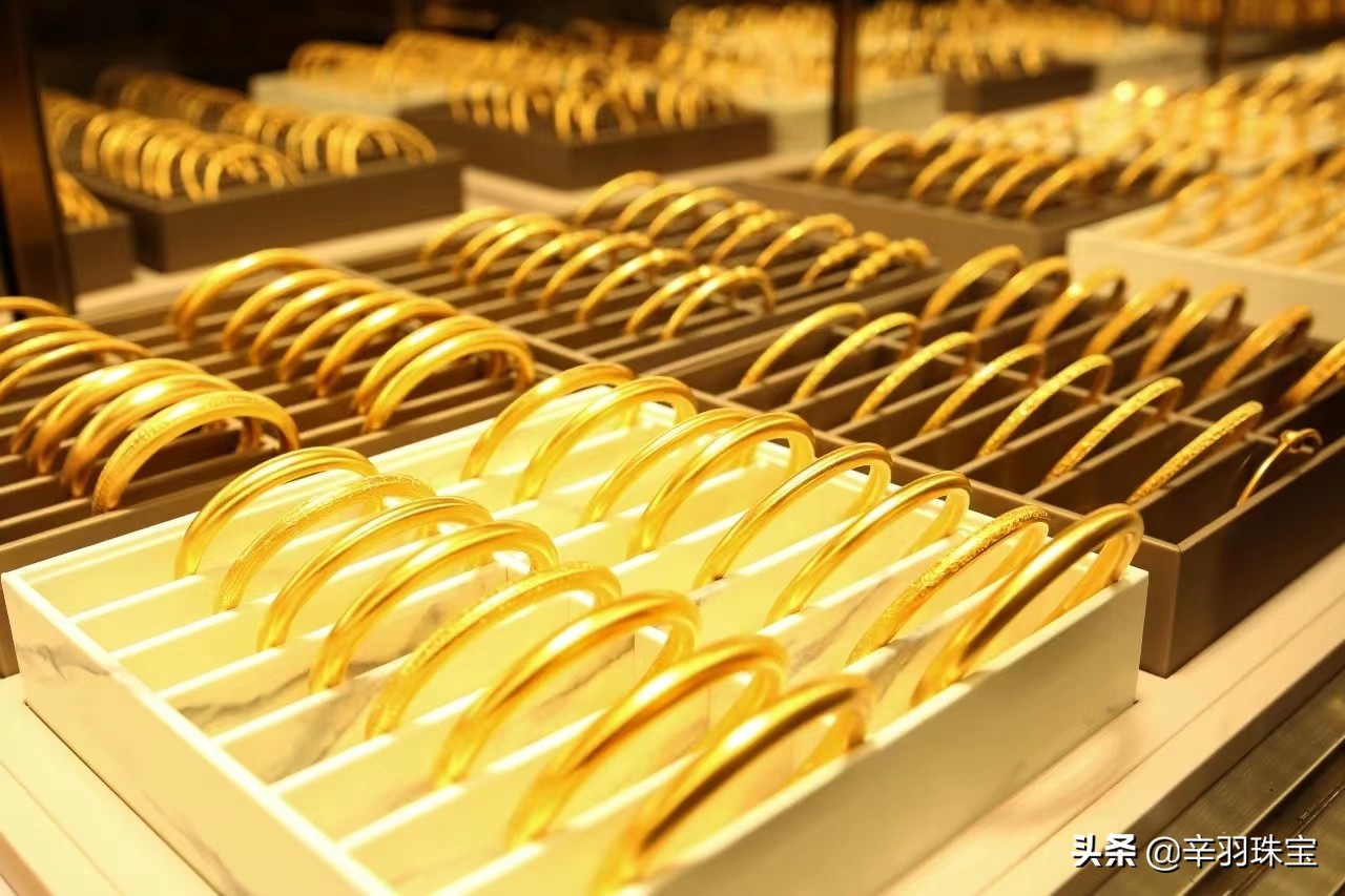 黄金暴跌（黄金暴跌受益）