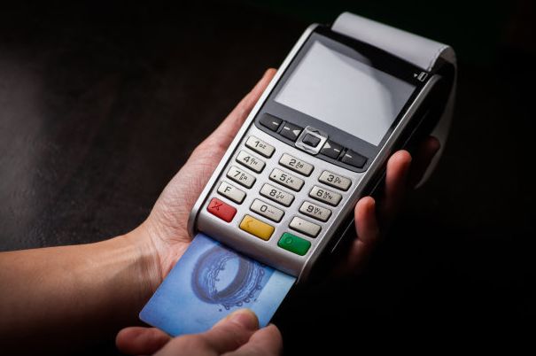 信用卡如何借款出来（信用卡如何借款出来多少利息）