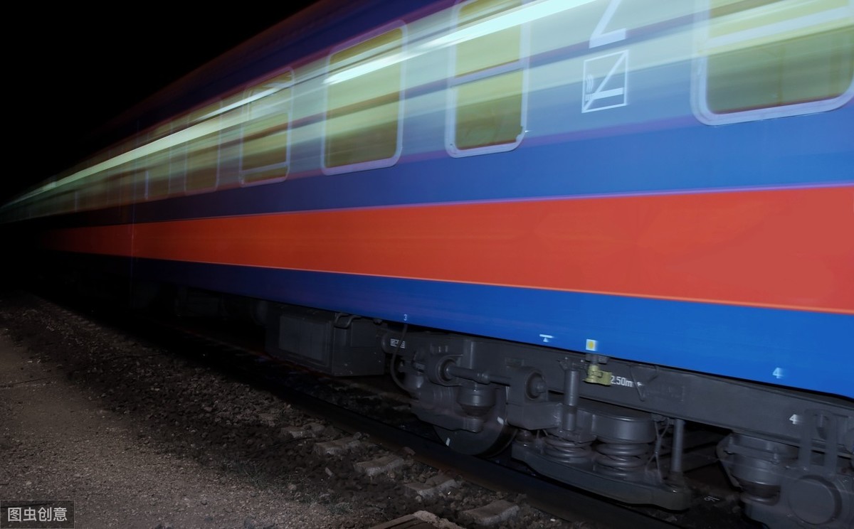 2000元炒股一年赚10万（2000块钱炒股能赚上千万吗）