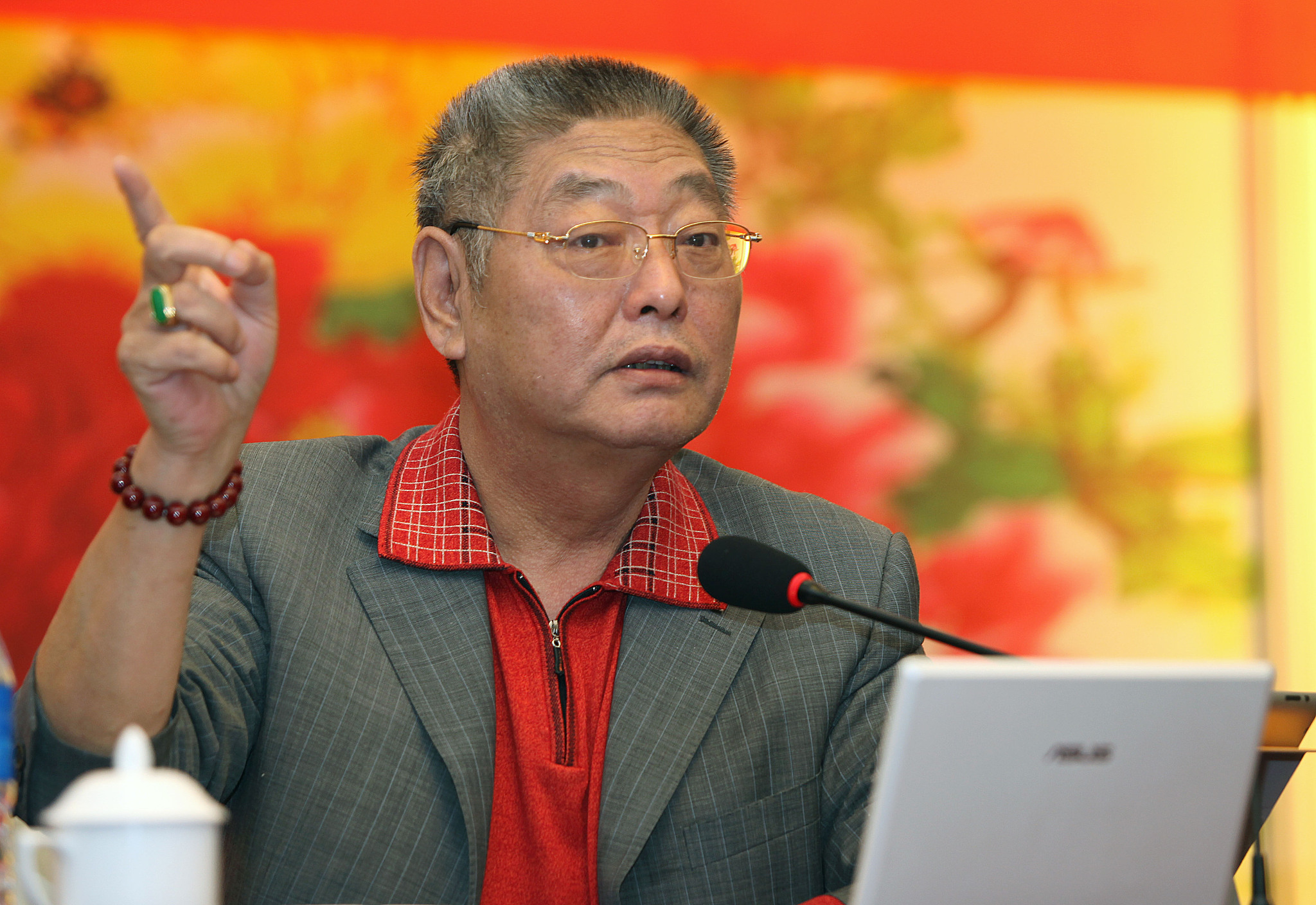 炒国债是怎么盈利的（炒国债和炒股票区别）