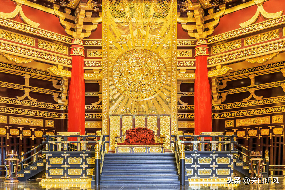 杂乱无章的意思是（杂乱无章是什么词）