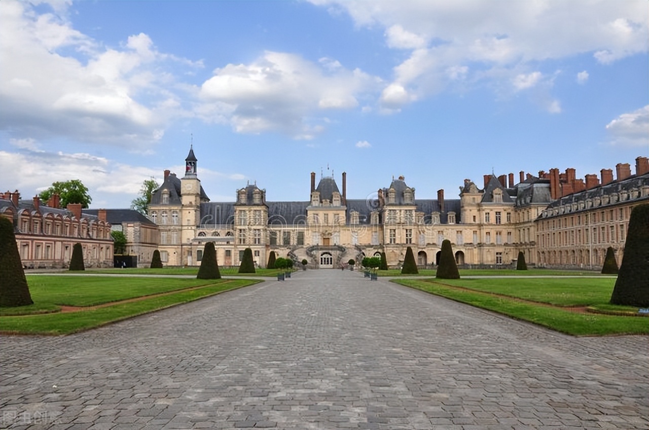 法国著名的建筑物（法国著名的建筑物简笔画）