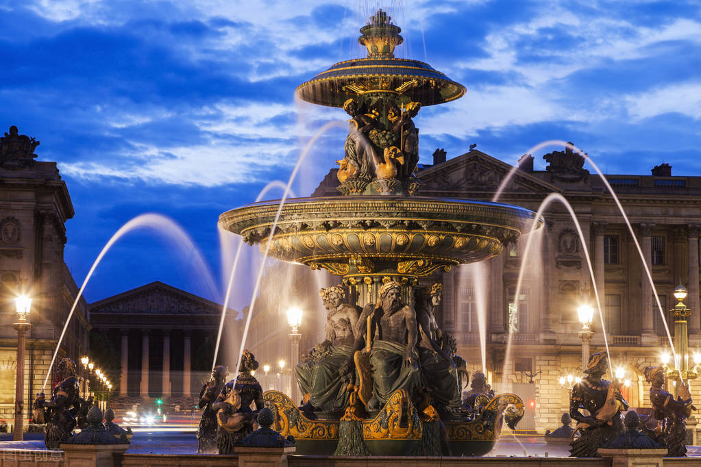 法国著名的建筑物（法国著名的建筑物简笔画）