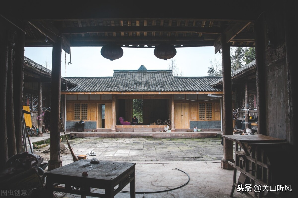 杂乱无章的意思是（杂乱无章是什么词）