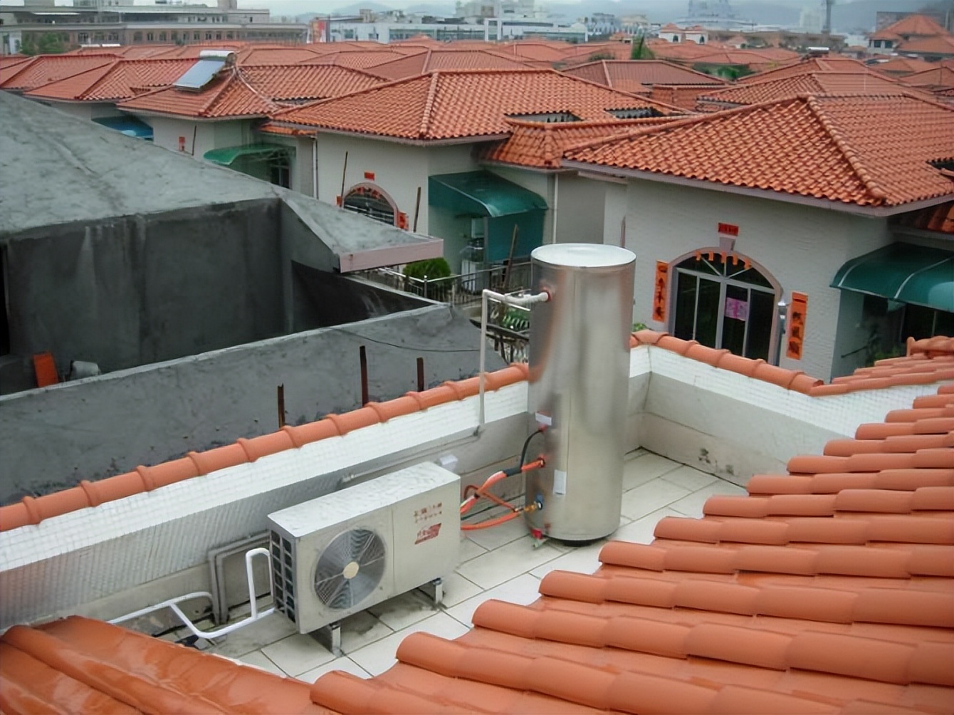 空气能热水器缺点（家用空气能热水器优缺点）