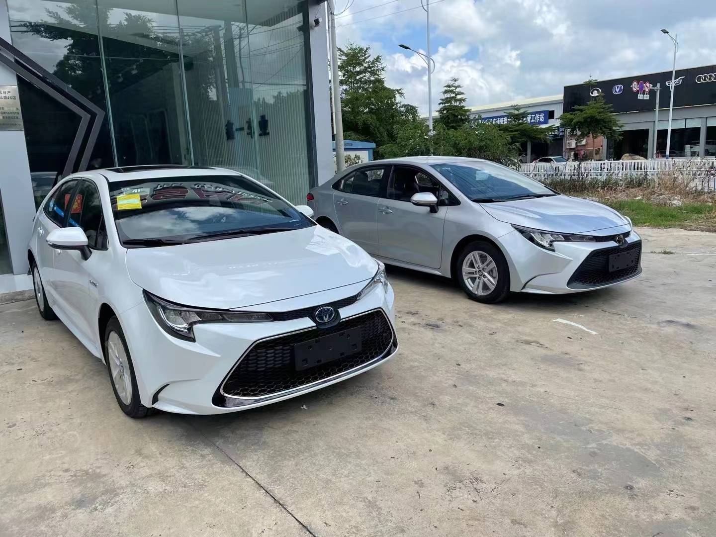 白色牌照是什么车（kd开头的白色牌照是什么车）