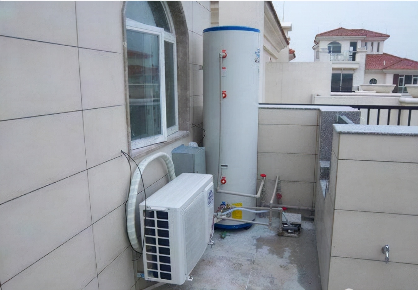 空气能热水器缺点（家用空气能热水器优缺点）