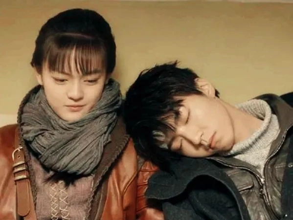 赖冠霖初吻给了谁（赖冠霖新剧有吻戏嘛）