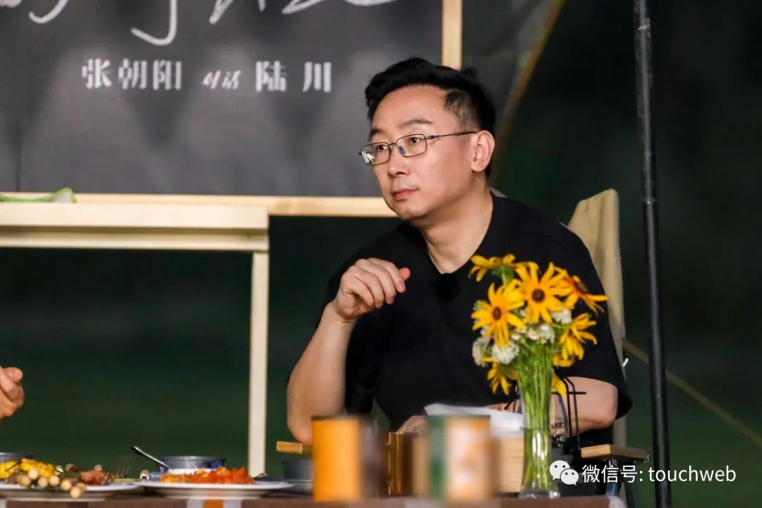 张朝阳陆川谈AI：人才能思考问题 ChatGPT只能完成重复工作