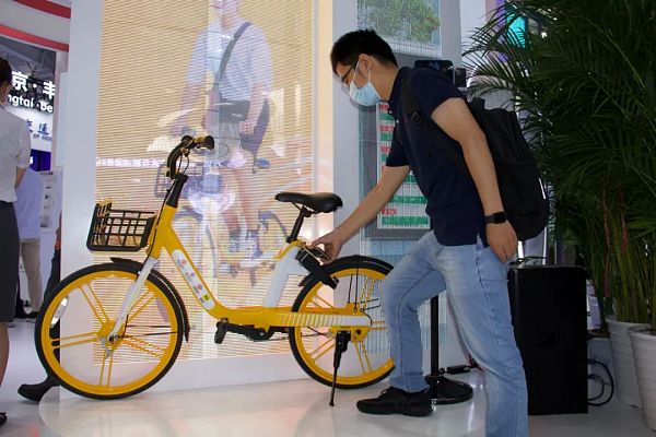 数字人民币“碰一碰”解锁单车:美团展示钱包新玩法 数字人民币新玩法:“碰一碰”即可解锁单车